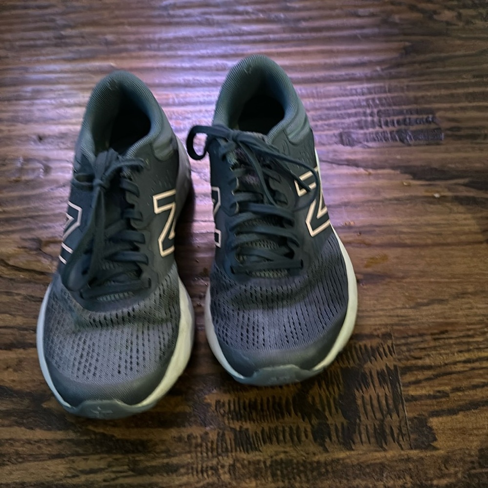 New balance women’s tennis shoes